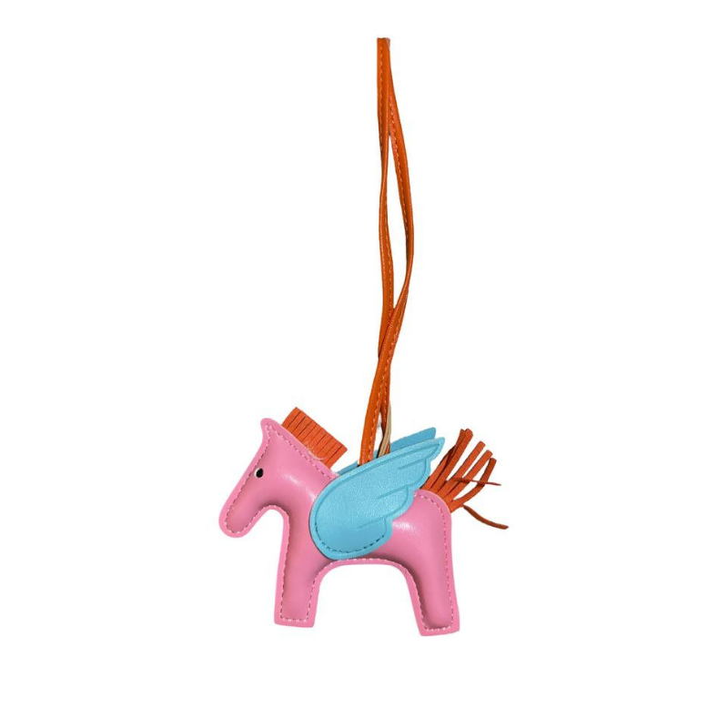 Charming Winged Horse Keychain – A Whimsical Accessory